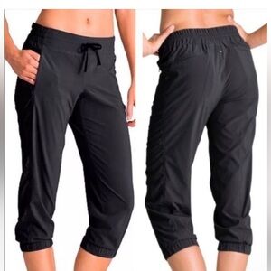 Athleta Cropped Black Joggers Size 8